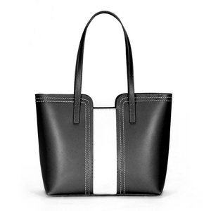 One-shoulder portable handbag with a niche design